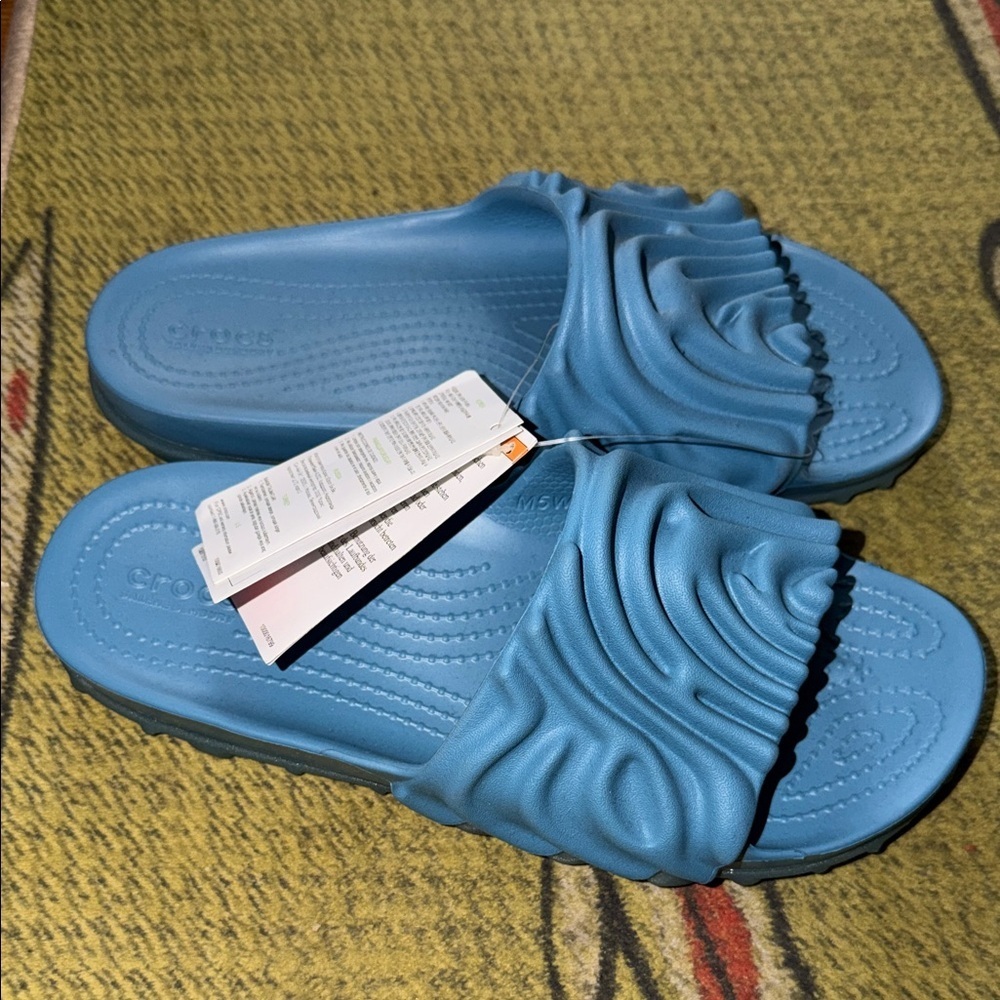 NWT CROCS Textured Blue Slide Sandals size M5 / W7